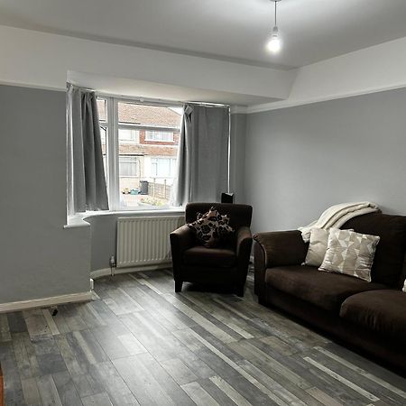 בריסטול Family Home Near Cribbs Causeway And The Wave, Just 2 Minutes From Airbus And Rolls Royce מראה חיצוני תמונה