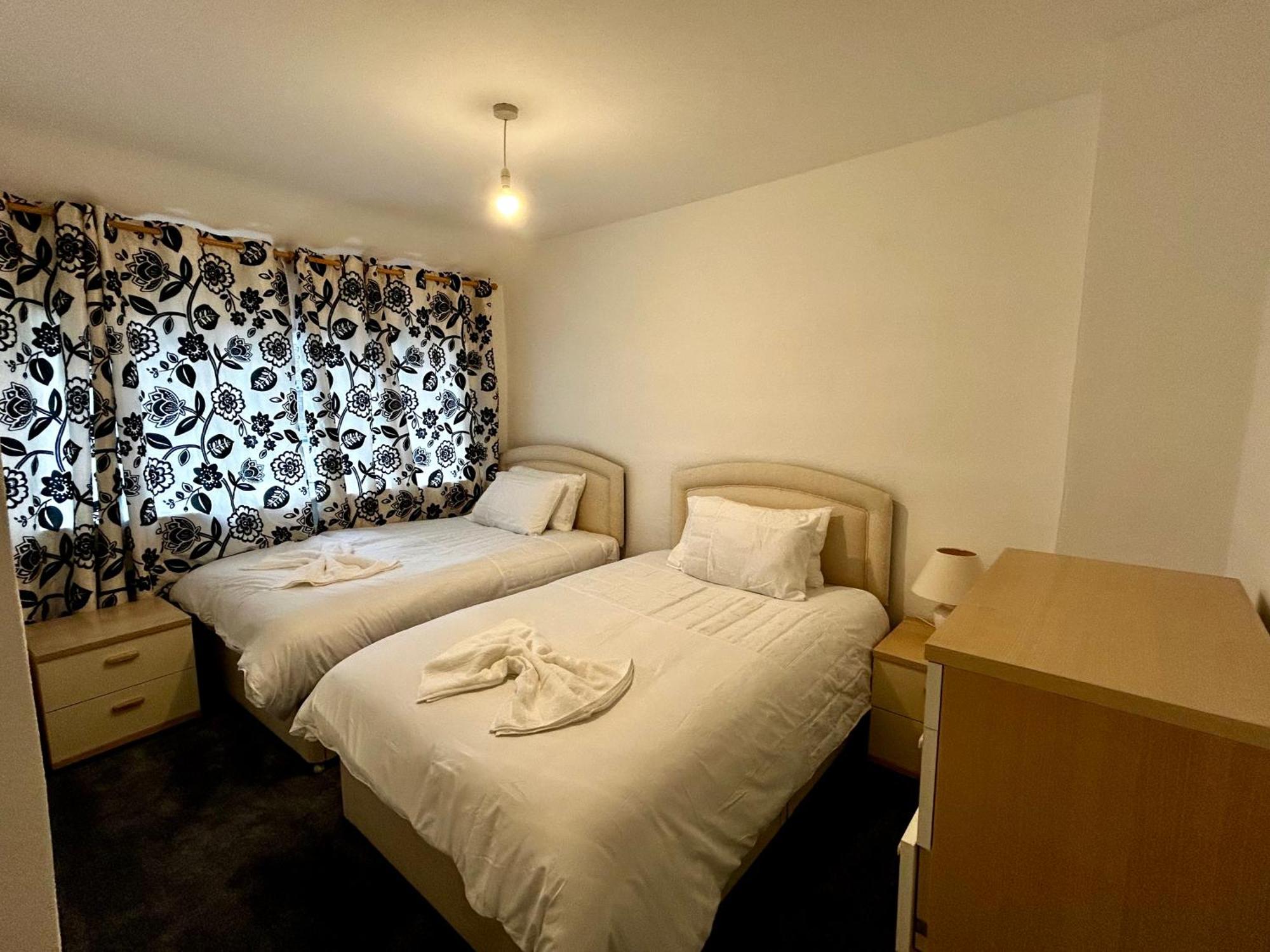 בריסטול Family Home Near Cribbs Causeway And The Wave, Just 2 Minutes From Airbus And Rolls Royce מראה חיצוני תמונה