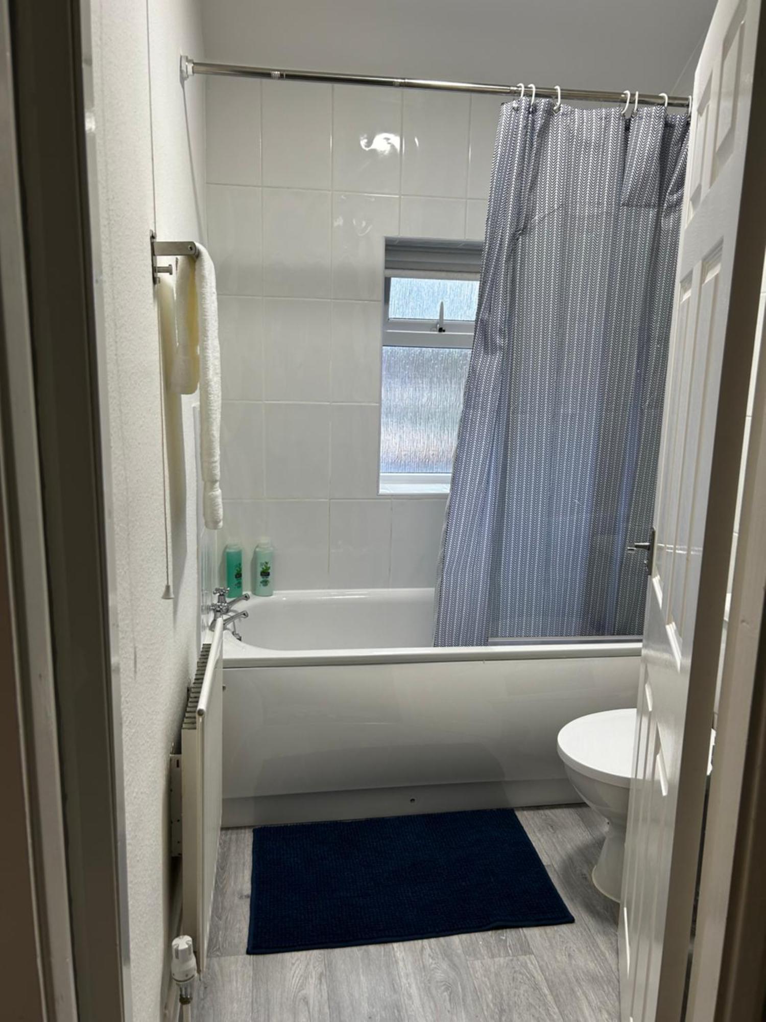 בריסטול Family Home Near Cribbs Causeway And The Wave, Just 2 Minutes From Airbus And Rolls Royce מראה חיצוני תמונה