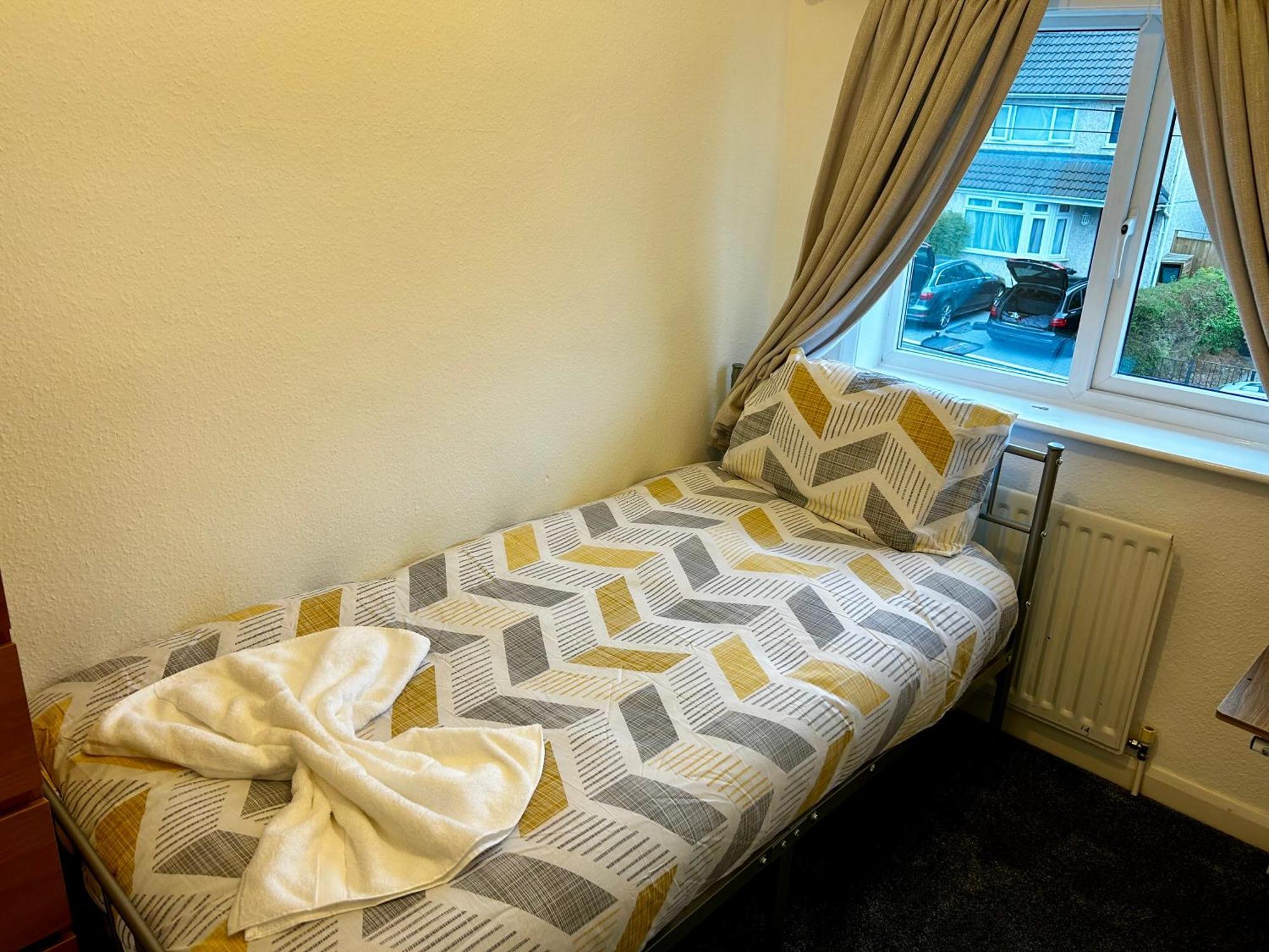 בריסטול Family Home Near Cribbs Causeway And The Wave, Just 2 Minutes From Airbus And Rolls Royce מראה חיצוני תמונה