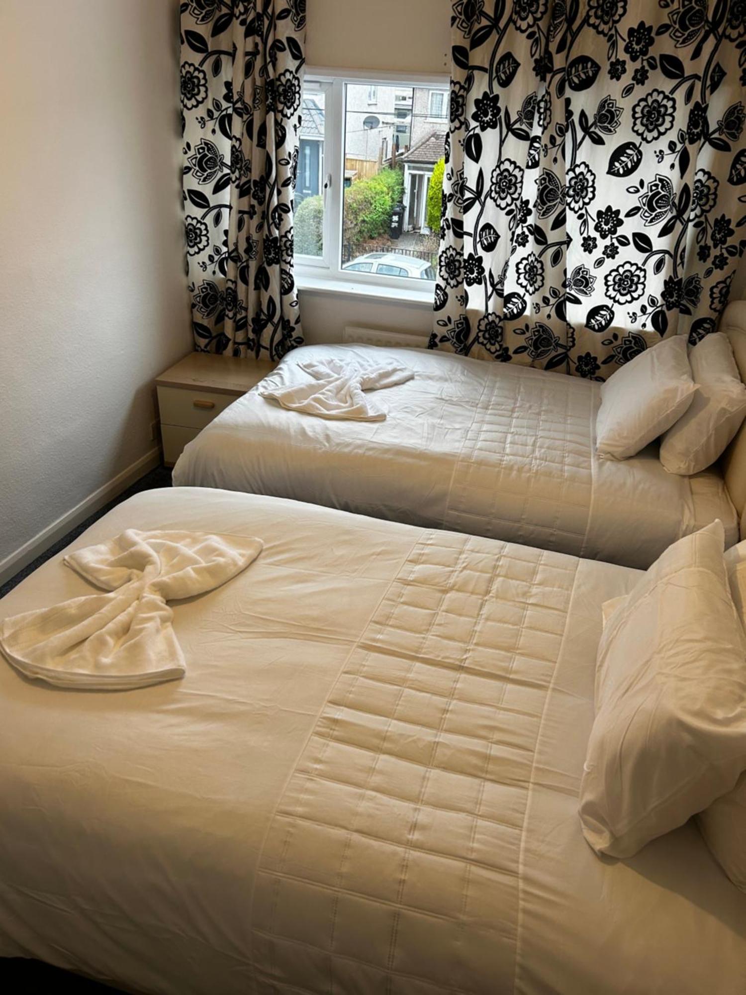 בריסטול Family Home Near Cribbs Causeway And The Wave, Just 2 Minutes From Airbus And Rolls Royce מראה חיצוני תמונה